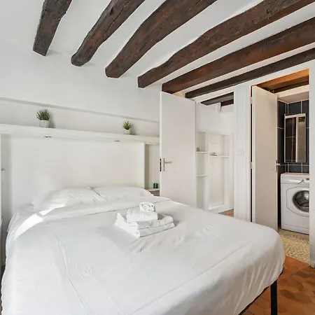 Latin Quarter Duplex Appartement